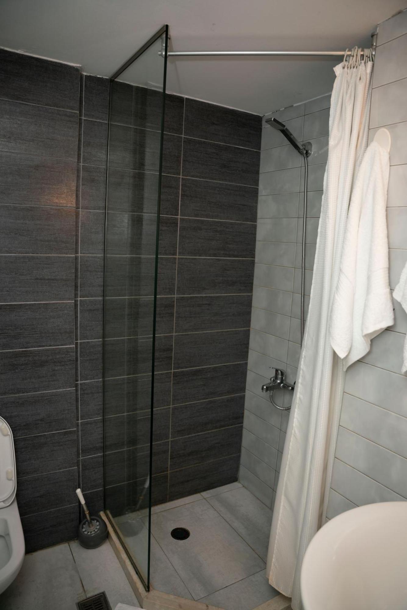 Hotel Pernoca Durres Exterior photo